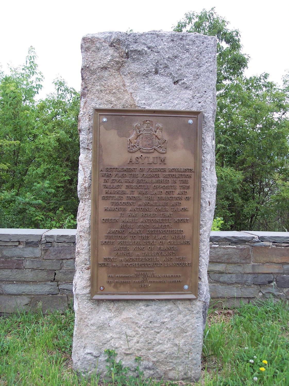 Historical Plaque Commemorating the colony and the visits of French noblemen