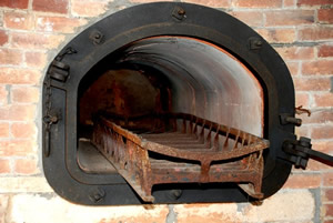 Furnace with platform for corpse