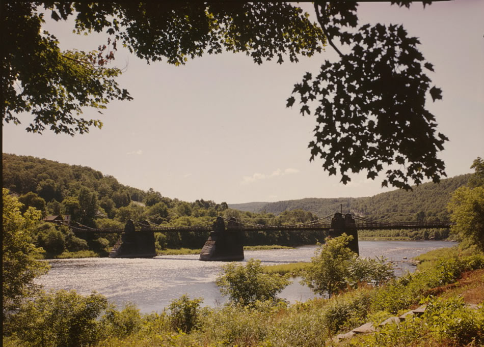 Color picture of Roebling's Delaware Aqueduct