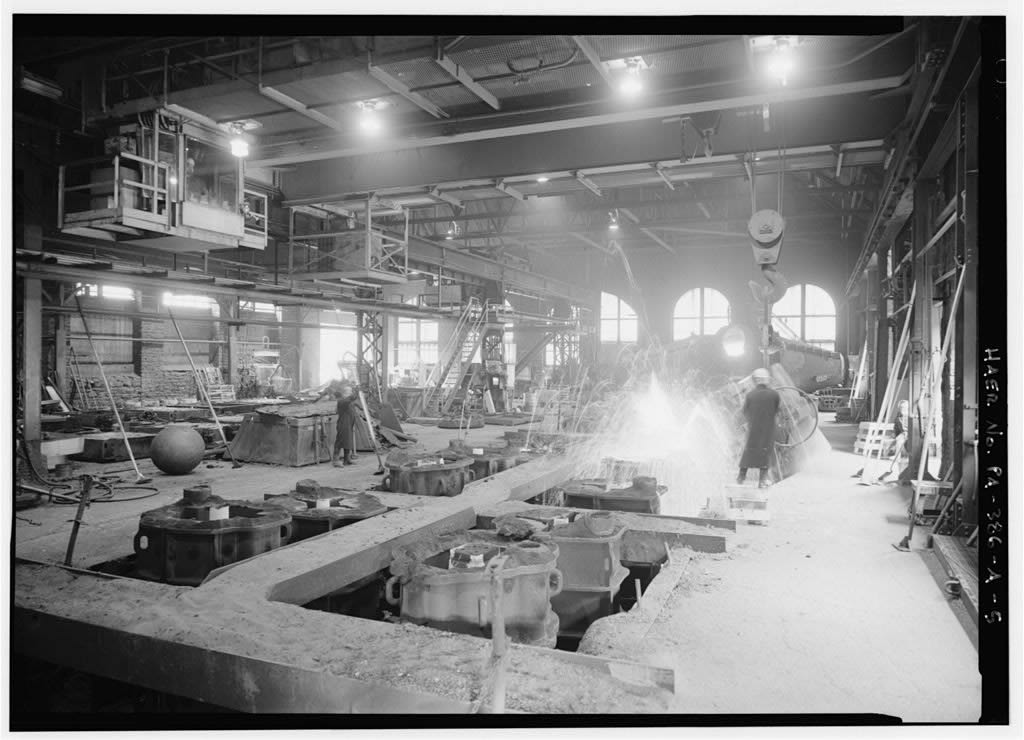 Workers using ingot molds