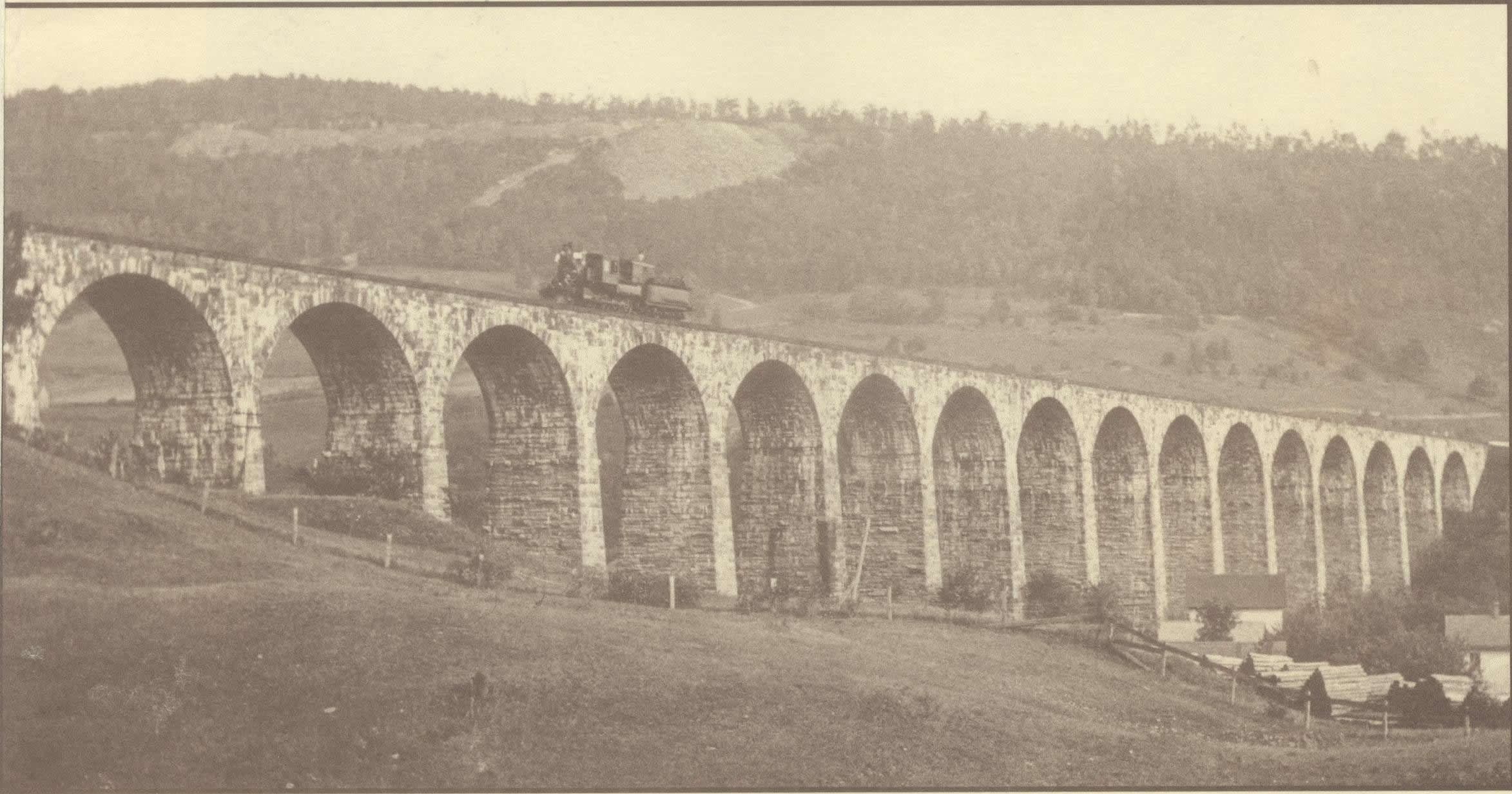 1905 Picture of the Starrucca Viaduct and train